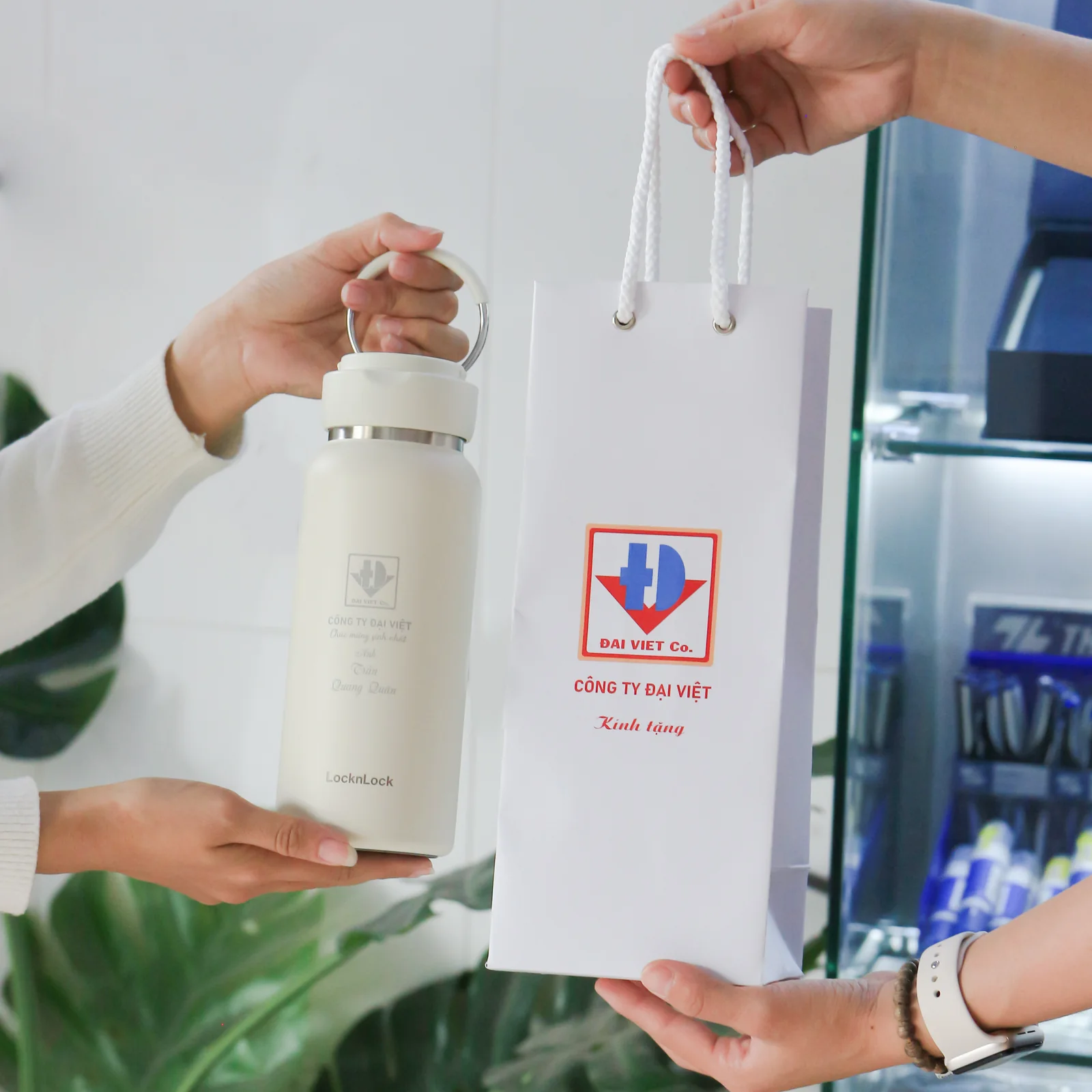 Đóng gói bình giữ nhiệt làm quà tặng